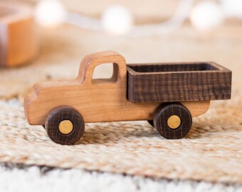 Macchinine in legno per bambini Giocattolo personalizzato per camion Regalo di compleanno per ragazzo Bambino Giochi di finzione Auto personalizzate Giocattoli Montessori Regalo di 1 anno