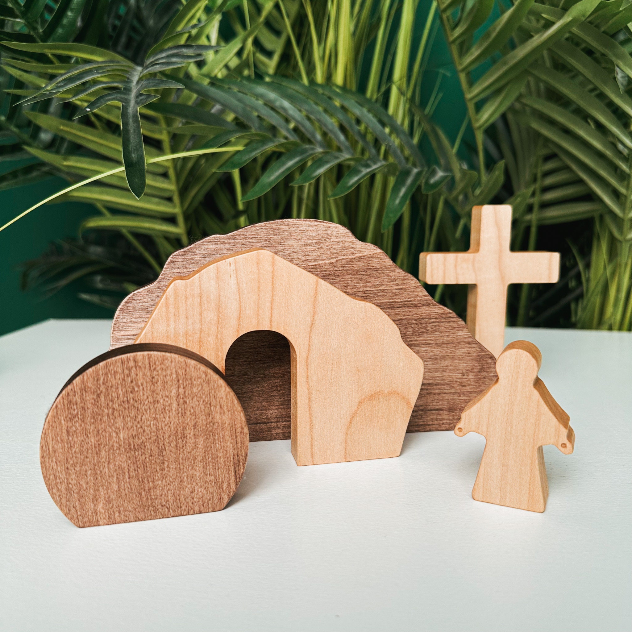 Osterdekoration, Auferstehungsszene, christliches Dekor, handgemachtes Osterandenken, Heimgeschenk, religiöse Ostergeschenke für die Familie, leeres Grab, Massivholz