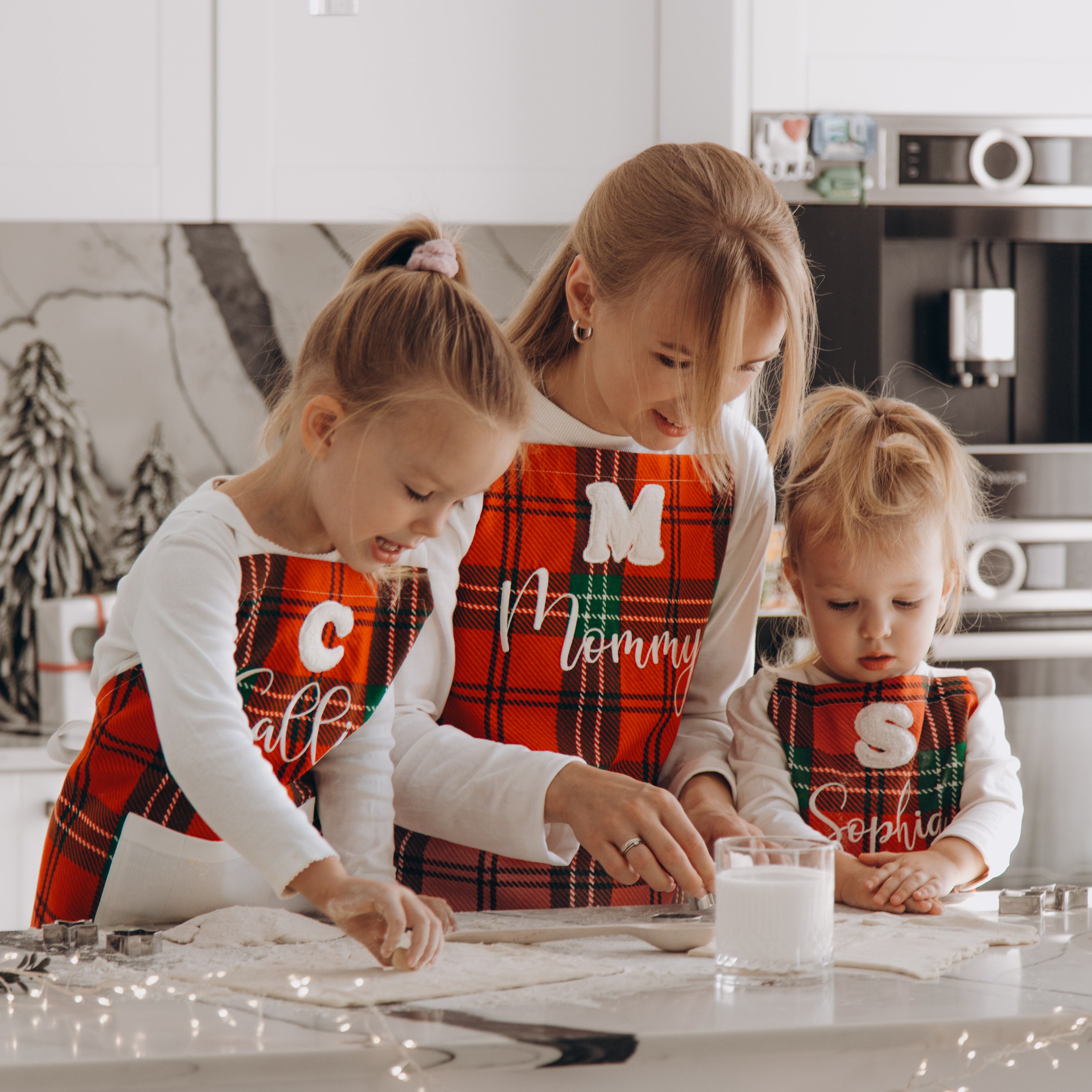 Toddler Apron Kids and Baby Clothing 2 Year Old Gift Personalized Apron With Name Embroidery Childs Christmas Gifts Busy Puzzle Apron