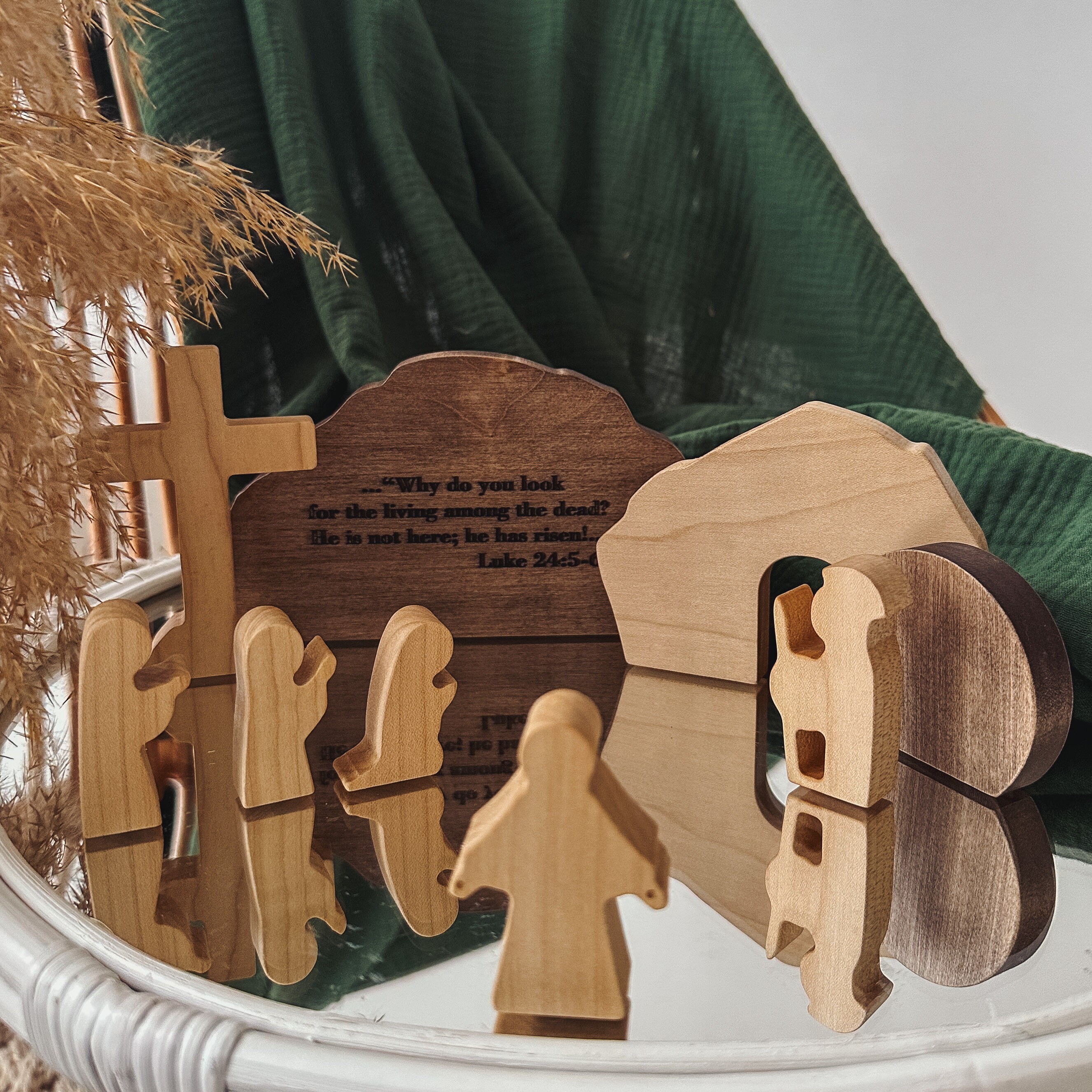 Osterdekoration, Auferstehungsszene, christliches Dekor, handgemachtes Osterandenken, Heimgeschenk, religiöse Ostergeschenke für die Familie, leeres Grab, Massivholz