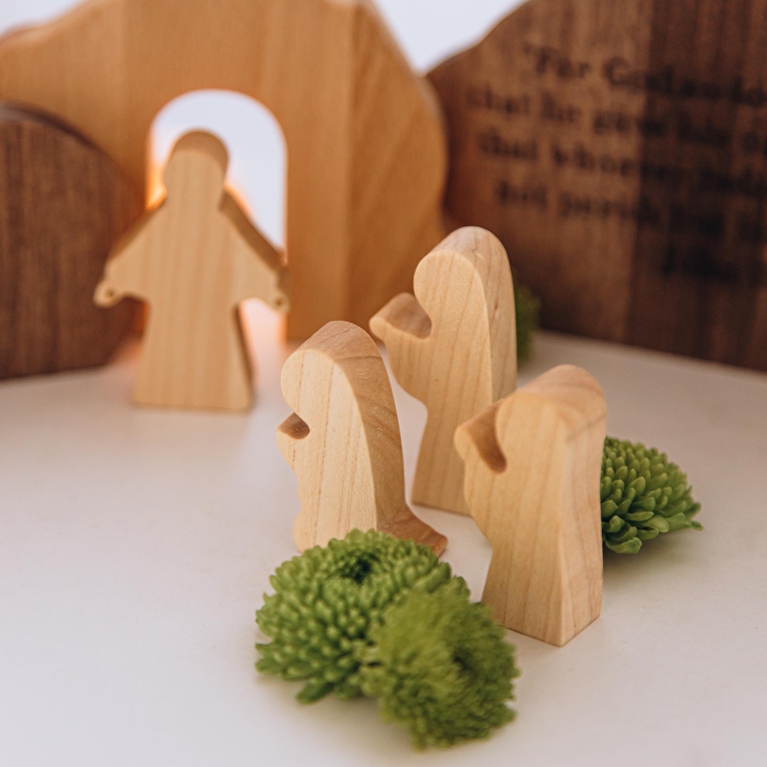 木製イースターエッグ皿 キリスト彫刻付き 木製イースターエッグ皿 キリスト彫刻付き 木製イースターエッグ皿