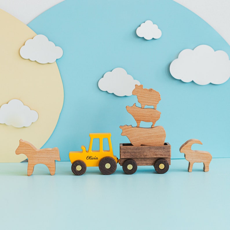 Tractor de juguetes con nombre, regalos personalizados para niños, juguetes para niños pequeños, animales de juguete de madera, juguetes sensoriales, regalo de niño bebé, regalo de cumpleaños de 2 años imagen 1