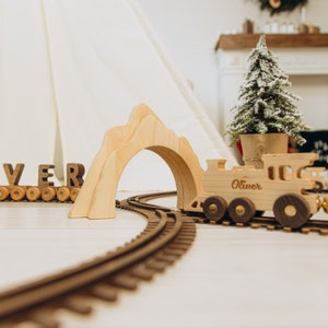 Nombre del tren personalizado con imanes regalo de Navidad niño juguete de madera cumpleaños niño baby shower bautismo regalo recién nacido recuerdo regalo Pascua imagen 2