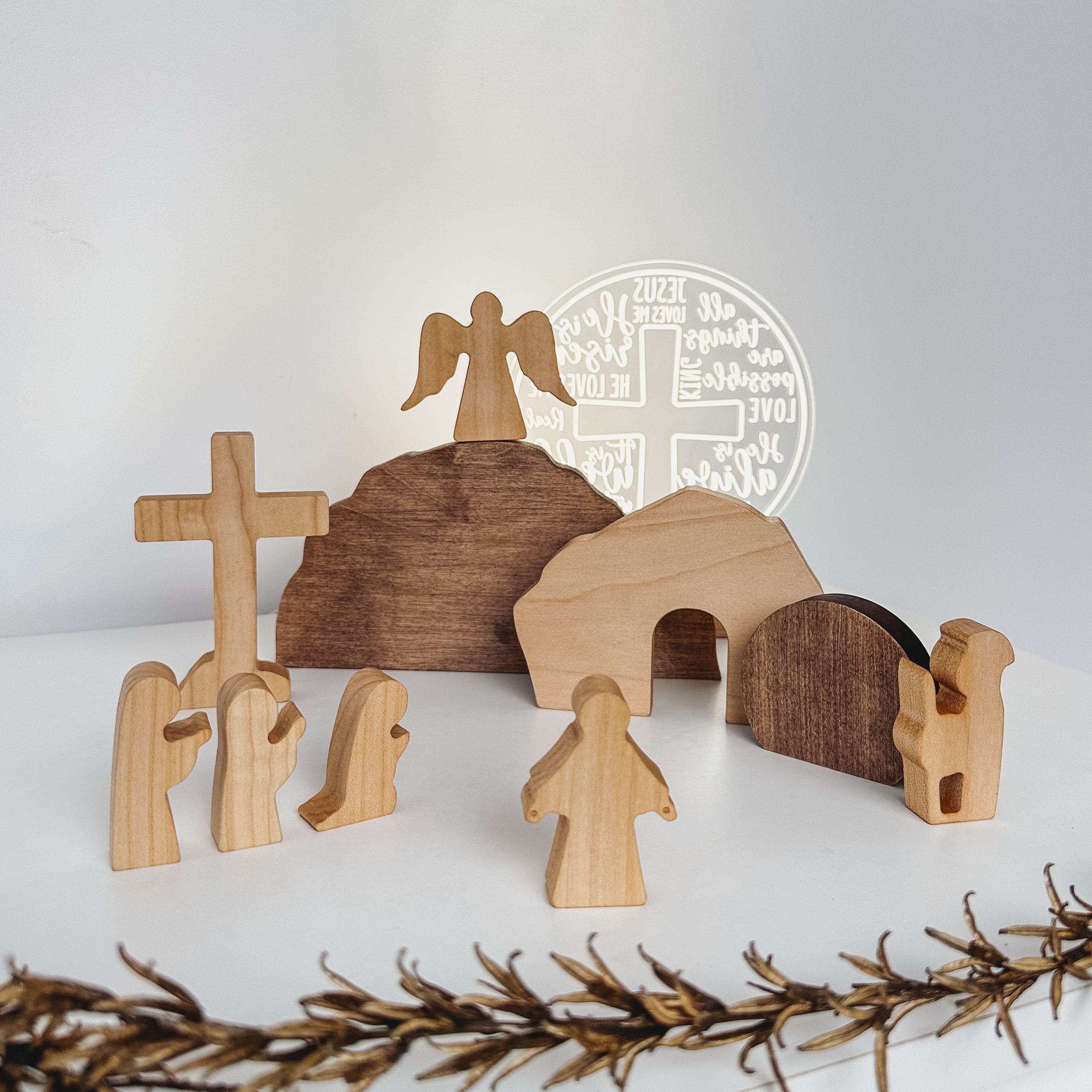 Osterdekoration, Auferstehungsszene, christliches Dekor, handgemachtes Osterandenken, Heimgeschenk, religiöse Ostergeschenke für die Familie, leeres Grab, Massivholz