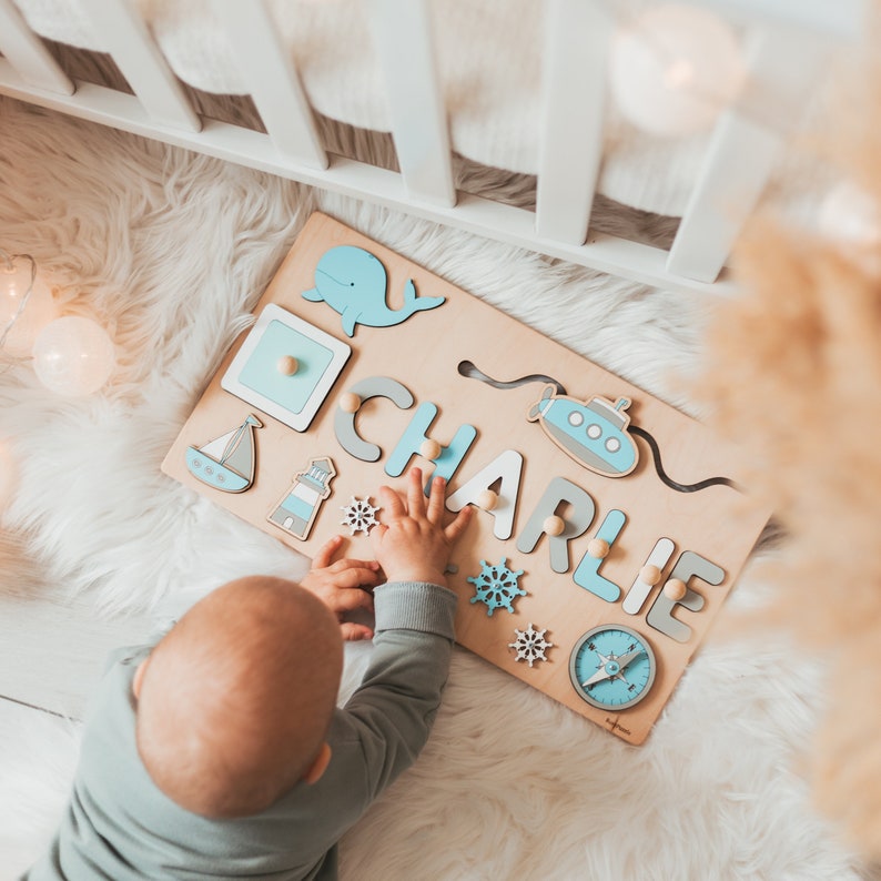 Houten bezig bord Gepersonaliseerde naampuzzel Cadeau voor babymeisje Kinderkamerdecoratie Eerste kerstcadeau Houten speelgoed 1e verjaardagscadeau afbeelding 9