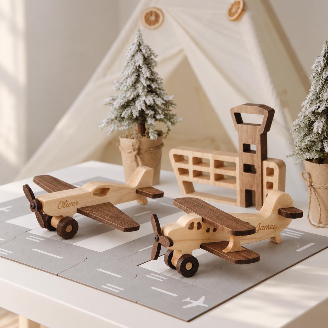 名入れ可能な木製飛行機。幼児向け木製玩具。男の子へのクリスマス