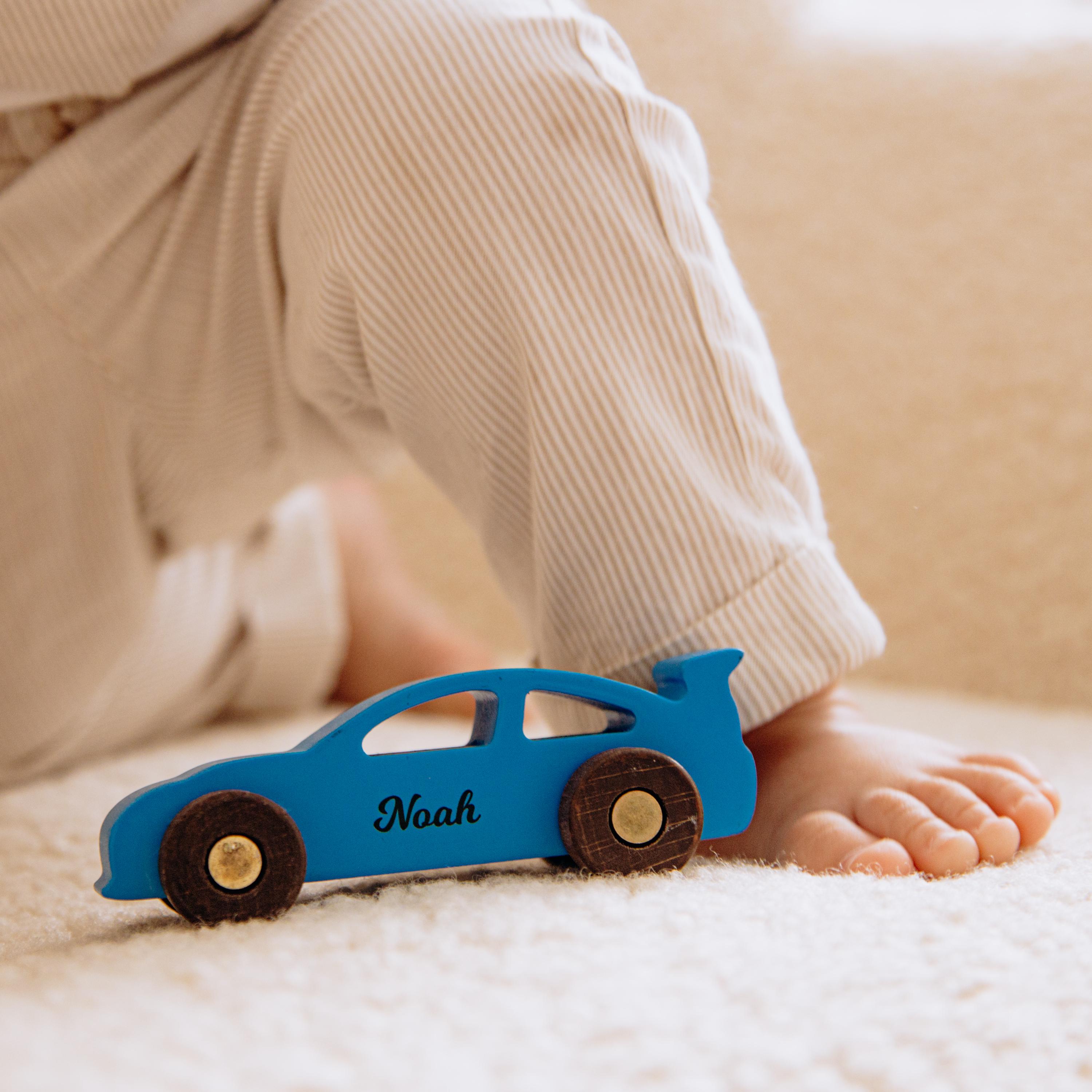 名前入りの木製おもちゃの車。子供向けの楽しいパズルカー。 - Etsy 日本