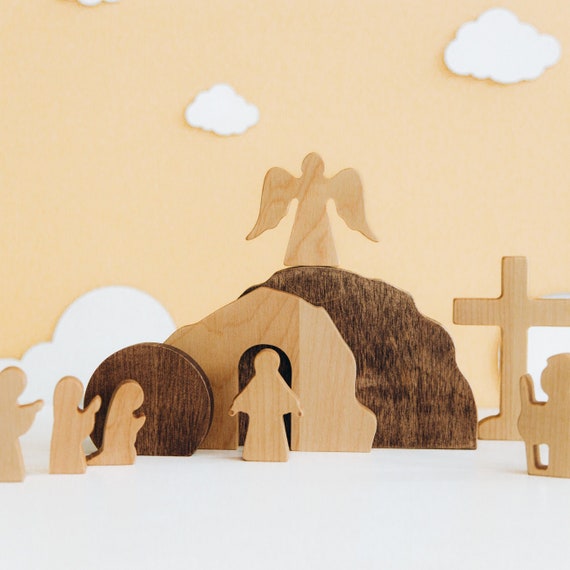 7-delige Houten Decoratieset Met Leeg Graf Voor Pasen | Bevat Een Kruis Een Leeg Graf Engelen En Discipelen Inscripties Op Stenen Platen Tafelversiering Geschikt Voor Thuis Op Kantoor Of In De Kerk