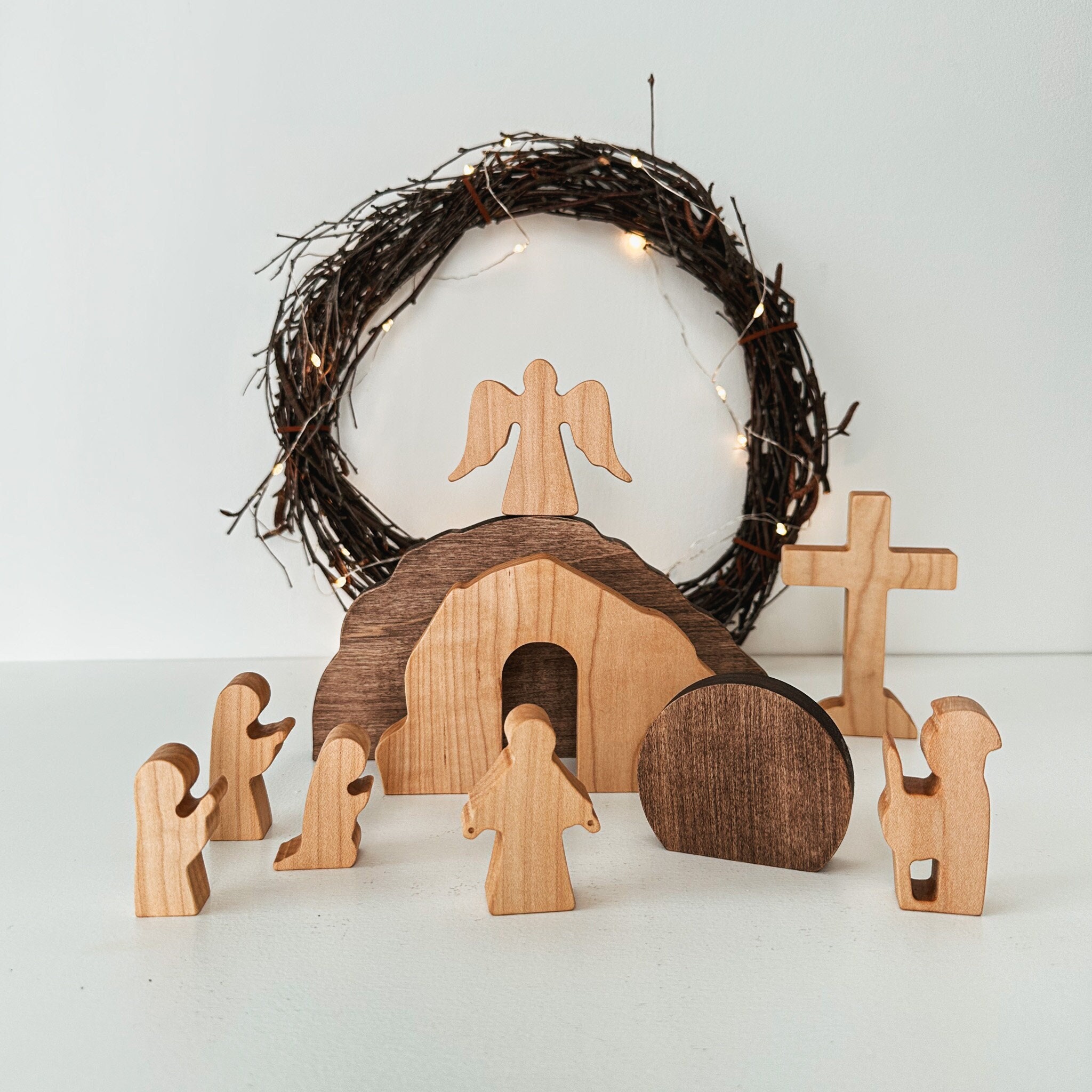 Osterdekoration, Auferstehungsszene, christliches Dekor, handgemachtes Osterandenken, Heimgeschenk, religiöse Ostergeschenke für die Familie, leeres Grab, Massivholz