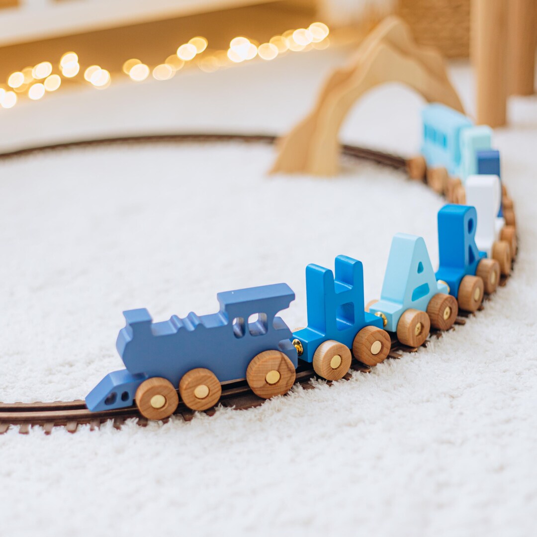 Trenino giocattolo blu con nome, trenino in legno, vagoni con lettere
