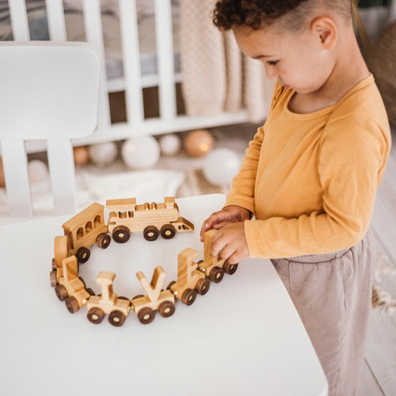 Nombre del tren personalizado con imanes regalo de Navidad niño juguete de madera cumpleaños niño baby shower bautismo regalo recién nacido recuerdo regalo Pascua imagen 9