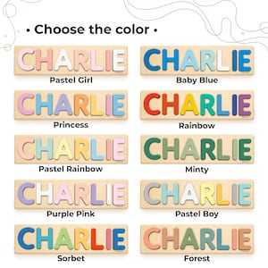 以下が含まれることがあります： 「CHARLIE」という名前が記された10種類の木製ネームパズル。各パズルは明るい木製のベースに切り抜かれた文字で構成されています。パステルカラー、レインボー、ブルー、グリーン、ピンク、アースカラーなど、様々な色の組み合わせが用意されています。