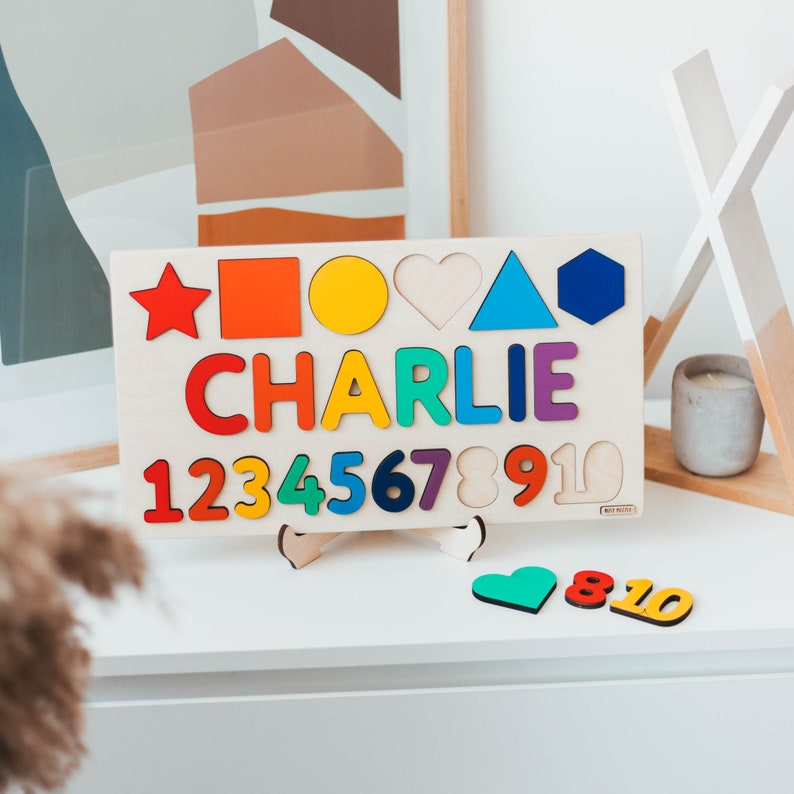 Tableau de calcul Montessori personnalisé, nom de bébé casse-tête, cadeau d'anniversaire unique pour garçon et fille, première Pâques pour tout-petit, formes et chiffres en bois image 3