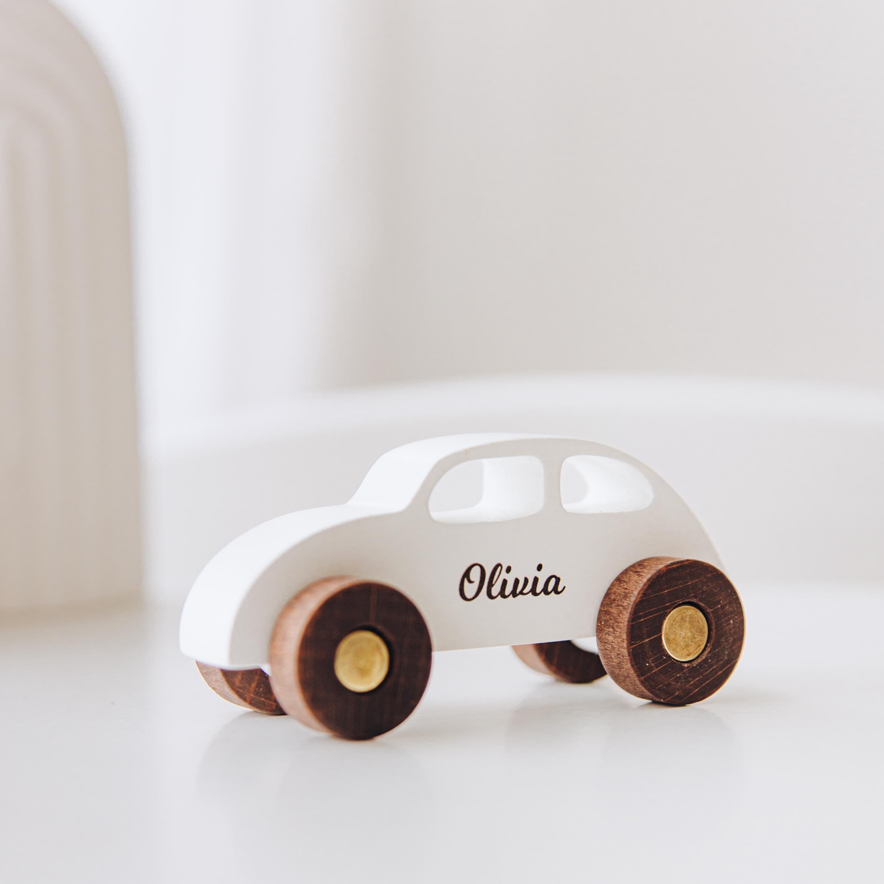 名前入りの木製おもちゃの車。子供向けの楽しいパズルカー。 - Etsy 日本