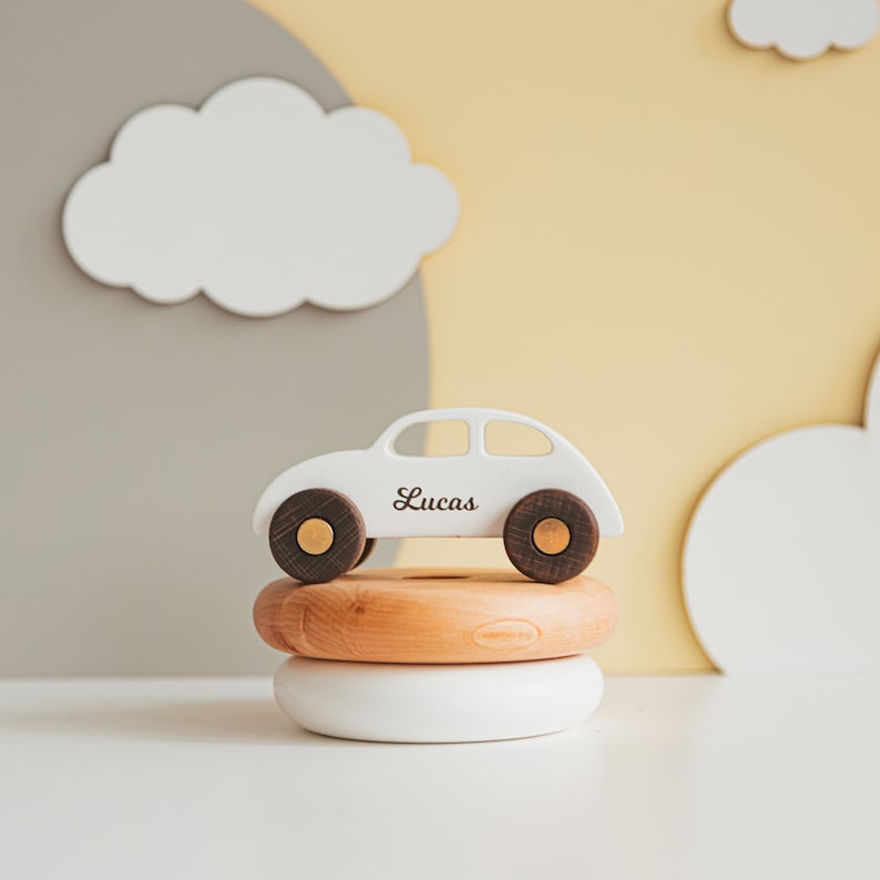 Baby Boy Gift Gepersonaliseerd, Houten Auto's Speelgoed, Aangepaste huidige aandenken, Verjaardagscadeau voor peuters, Auto's met namen voor kinderen, Eerste Kerstmis afbeelding 3