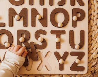 Natürliches hölzernes Alphabet-Puzzle, Ostergeschenke für Kinder