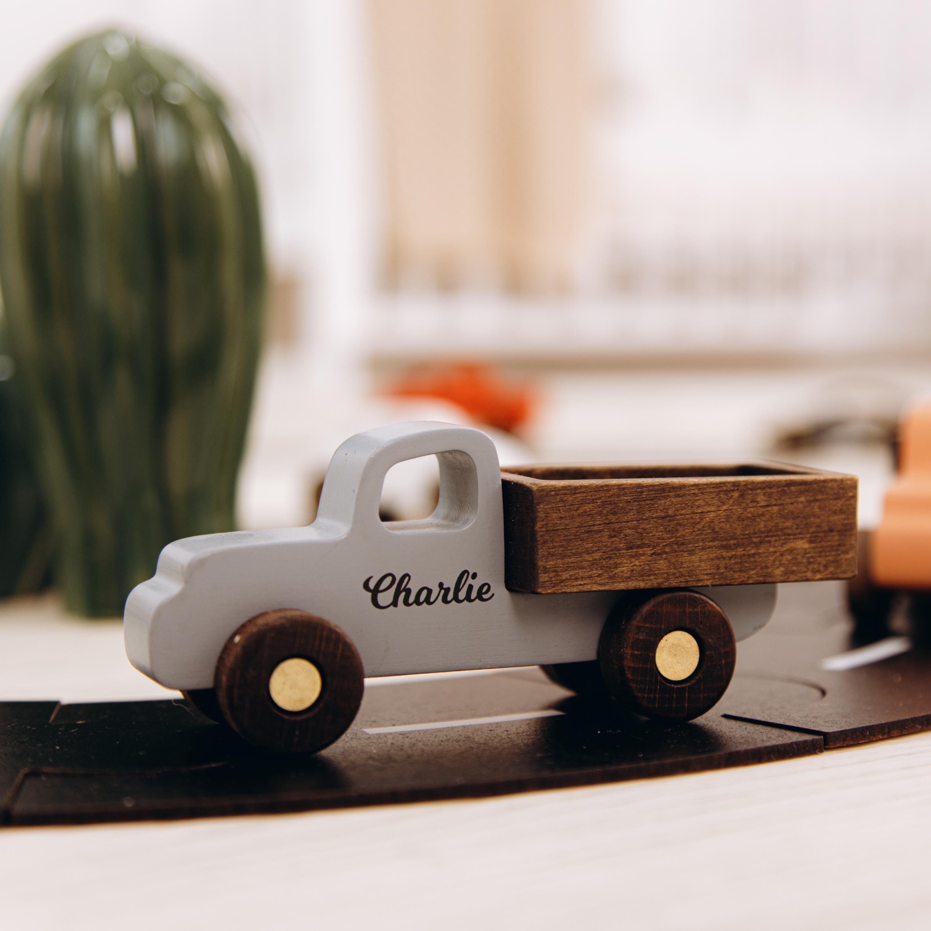 名入れ可能な車のおもちゃ、男の子へのギフト、ごっこ遊び、1歳の誕生