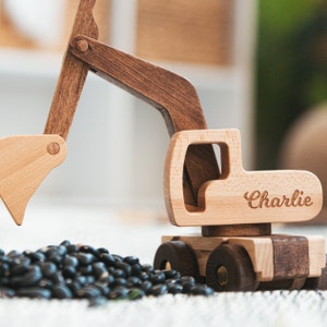Caminhão Escavadeira de Madeira com Nome - Veículos de Construção - Brinquedo Sensorial para Crianças - Brinquedo Montessori para Meninos - Brinquedo Ecológico - Mini Carrinho de Brinquedo