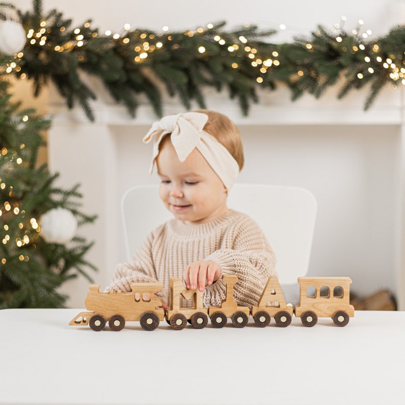 Nombre del tren personalizado con imanes regalo de Navidad niño juguete de madera cumpleaños niño baby shower bautismo regalo recién nacido recuerdo regalo Pascua imagen 3