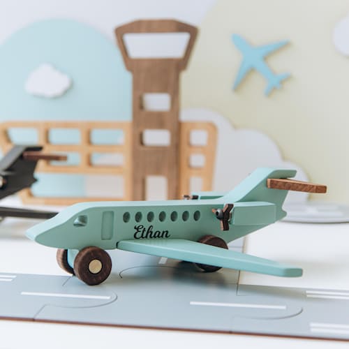 Jouet avion en bois avec nom, jouets d'activité sensorielle, cadeau de baptême d'avion personnalisé fait main, jouets Montessori pour tout-petits, jeux de simulation