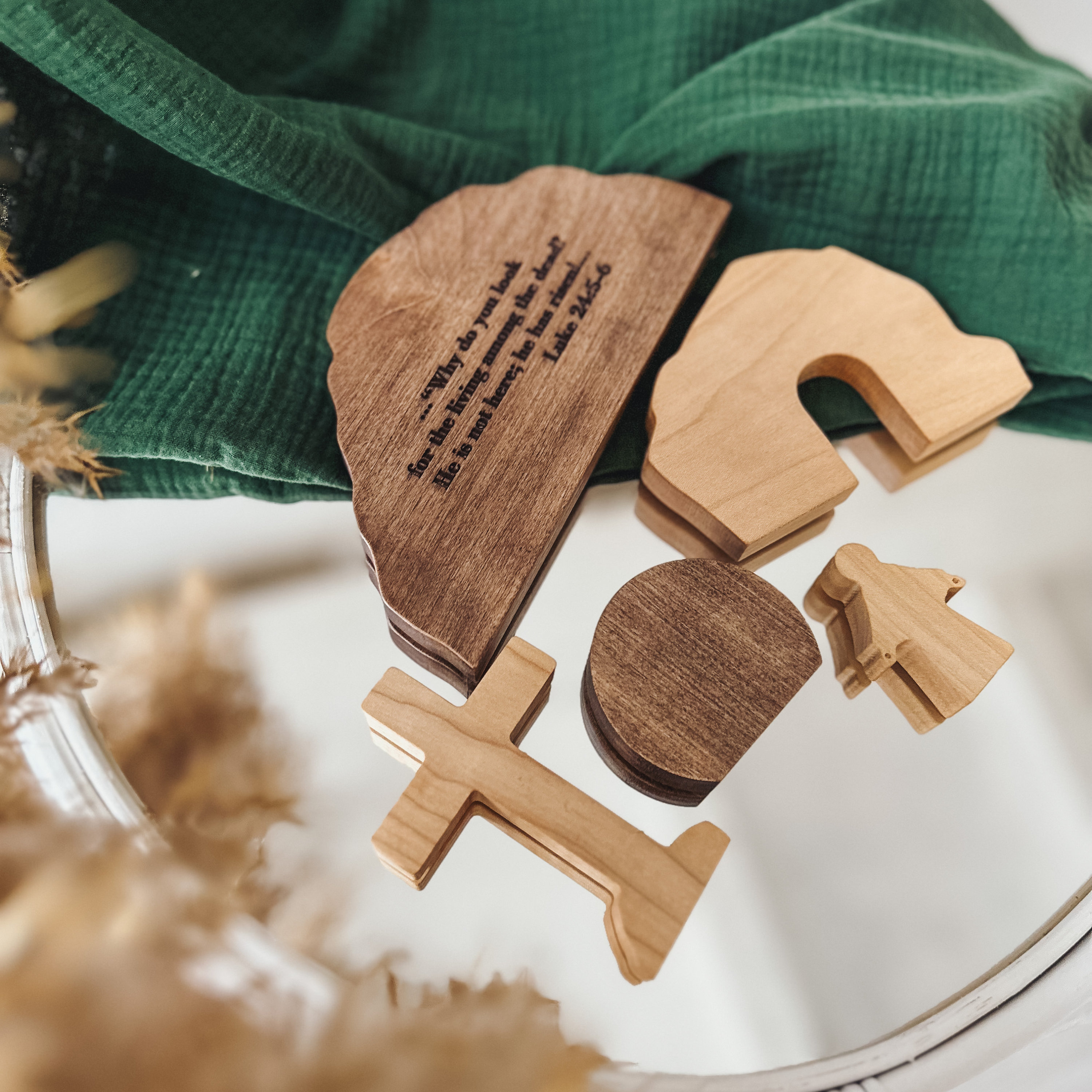 Osterdekoration, Auferstehungsszene, christliches Dekor, handgemachtes Osterandenken, Heimgeschenk, religiöse Ostergeschenke für die Familie, leeres Grab, Massivholz