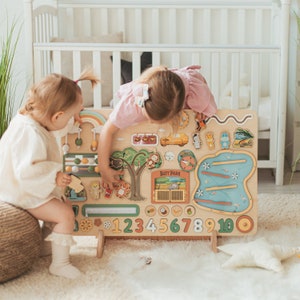 Woodland Busy Board, Custom Board 1 2 3 jaar oud, Baby Boy Gift, Gepersonaliseerde Montessori Board, Houten Peuterspeelgoed, Kerstcadeau voor kinderen afbeelding 6