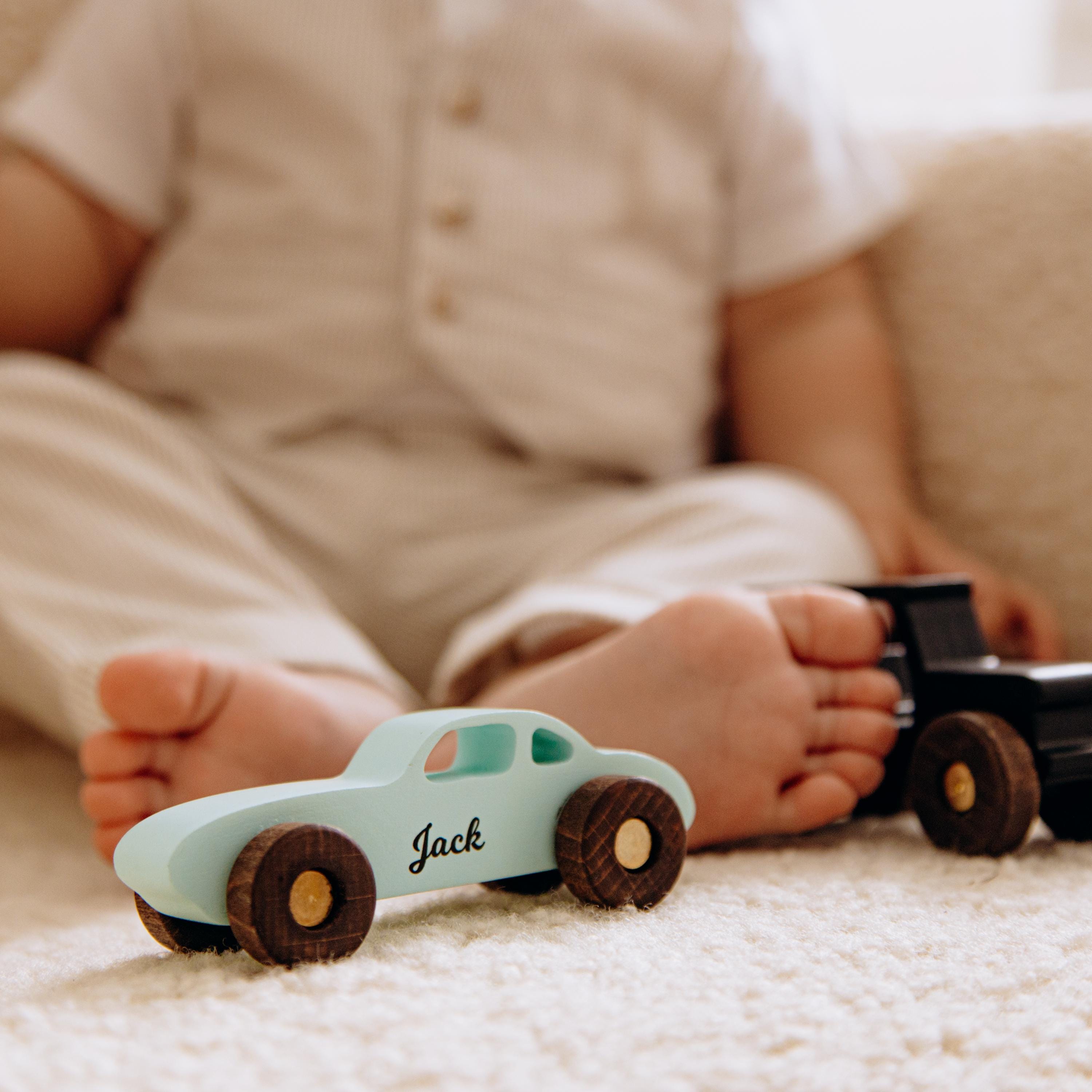 名前入りの木製おもちゃの車。子供向けの楽しいパズルカー。 - Etsy 日本