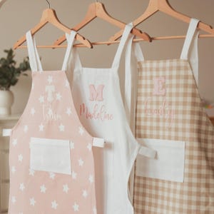Toddler Apron Kids and Baby Clothing 2 Year Old Gift Personalized Apron With Name Embroidery Childs Christmas Gifts Busy Puzzle Apron