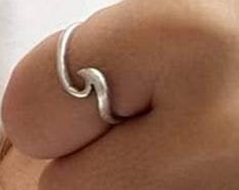 Surf ring wave / Silver 925 / The size  it can be adjusted to any finger / For sea and surf lovers.