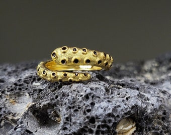 Octopus  ring / Silver / Carbon- Yellow / The size  it can be adjusted to any finger because is open on the top/ Ring for sea lovers