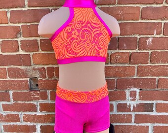 Conjunto de baile rosa intenso y naranja neón, top y pantalones cortos de 2 piezas