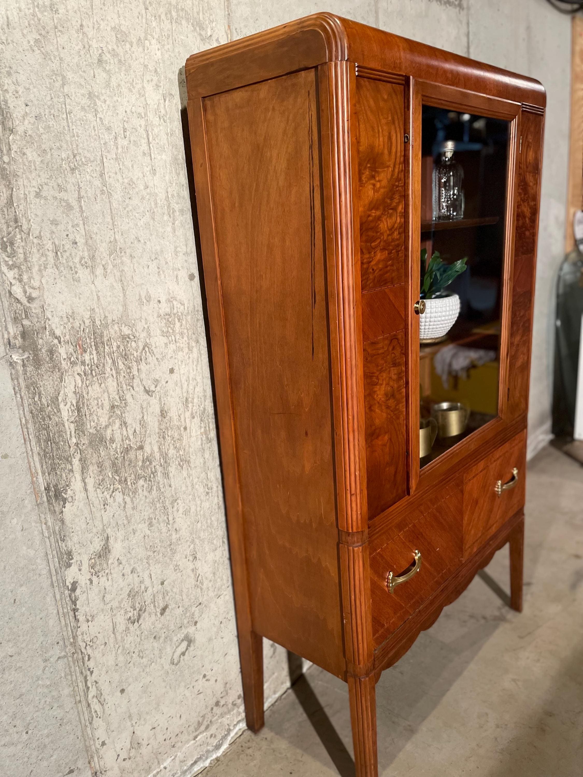 アンティーク・チャップリン・パネル Art Deco Waterfall China Cabinet // Curio Cabinet