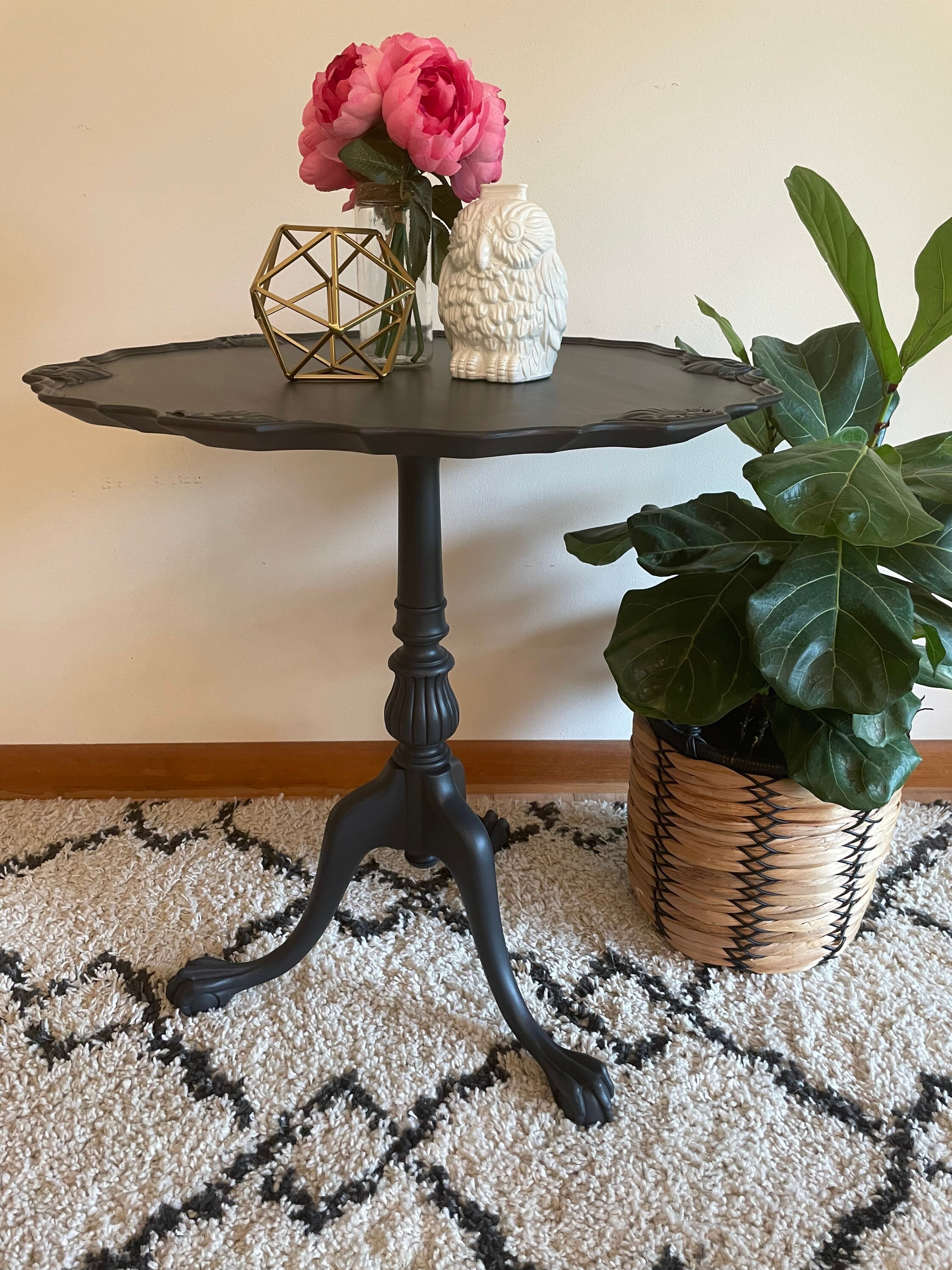 Round Scalloped Edge Glass Top Iron Tassel Table – Wake Robbin, Consign or  Sell