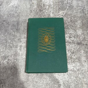 the new funk & wagnalls encyclopedia yearbook book, by unknown, 1952 Hardcover RARE-R65-B8-G_110