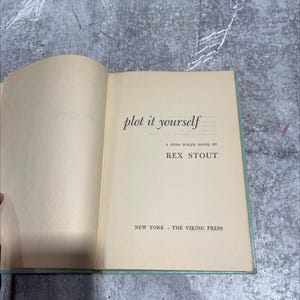 plot it yourself book, by rex stout, 1959 Hardcover RARE-R71-B8-A_121