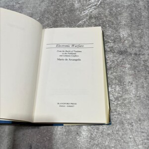 electronic warfare from the battle of tasuma the faillam and lebanon conflicts book, by mario de arcangelis, 1985 RARE-R68-B8-A_161