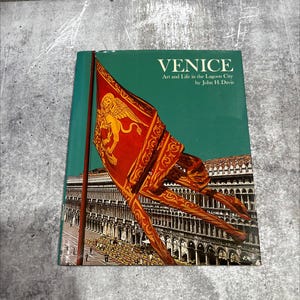 venice book, by john h. davis and the editors of the newsweek book division, 1979 Hardcover RARE-R65-B8-A_127