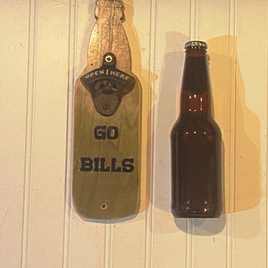 GO BILLS - Bierflaschen-förmiger, wandmontierter Flaschenöffner, Soda/ Bierflasche förmiger Flaschenöffner