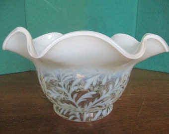 Estate FENTON DAISY & FERN Opalescent Oil Lamp Ruffled Shade 4" Fitter Excellent