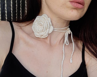 Off white crochet rose choker/crochet rose necklace/crochet flower choker/white rose choker necklace/crochet rose choker/rose necklace