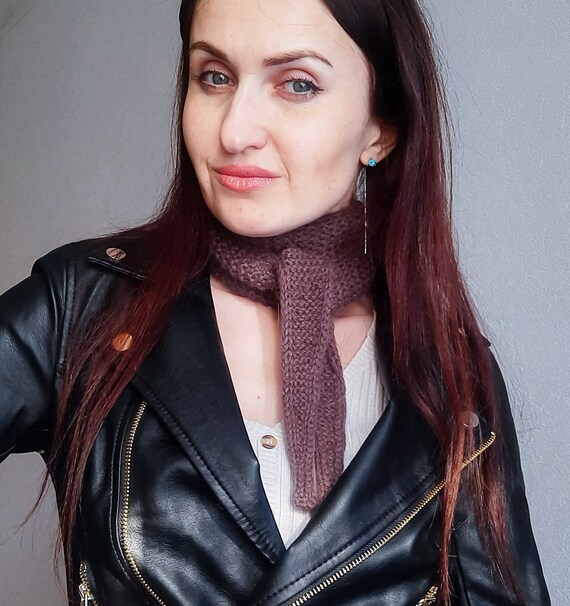 DRAW Wearing Knit Sophie scarf brown