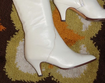 70s 80s leather boots EU/DE size. 34 35 (2.5) cream white true vintage stiletto heel elegant