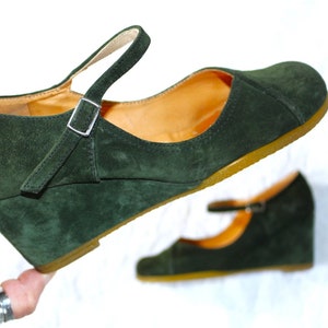 Jaren '70 suède wedges EU/DE maat. 37 37,5 hippie sandalen donkergroene riemschoenen 7 cm boho echte vintage afbeelding 1
