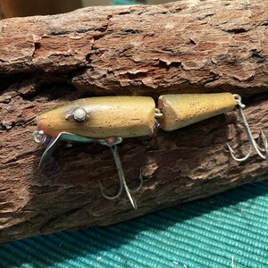 Early Vintage 3-1/2 PAW PAW Articulated Pike Minnow Wood Fishing Lure W/  Weathered Bark Display. 