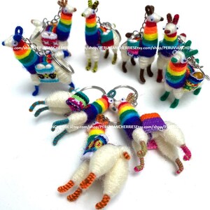 EXPRESS SHIPPING 5100 Llama Keychains, alpaca keyring bulk, mini alpaca, llama key chain, llama key chain, yarn keychain, handmade keychain RAINBOW OFFWHITE