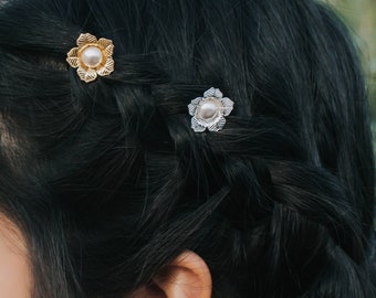 Pearl Bridal Hair pins,  Set of Flower Hair Pins, Gold Pearl Hair Clip, Gold Flower Hair Fork, Bridesmaid Pearl Hair Pin Gift