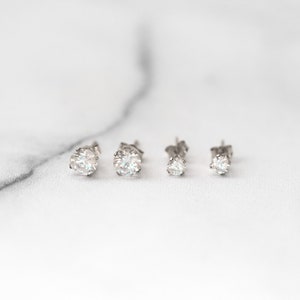 Men’s 925 Sterling Silver Diamond CZ Stud Earring, Simple Diamond Studs, Mens Single Earring Post, Unisex Tiny CZ Earring, 1 Earring Stud