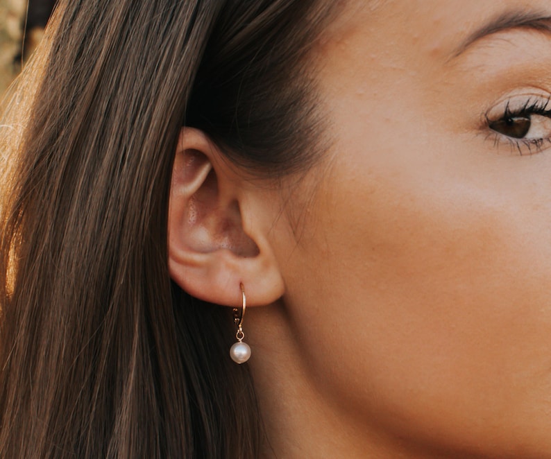 Pearl Huggie Earrings Gold Huggies Earrings Dainty Pearl Etsy