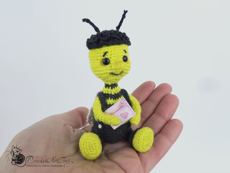 crochet bee pattern valentines day bee keeper gift stuffed bumble bee decorations happy bee day amigurumi pattern bumblebee plushie pattern