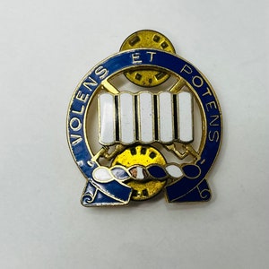 Vintage 7th Infantry Regiment US Army Volens et Potens unit crest marked Green on the back &quot;Cottonbalers&quot; Battle of New Orleans